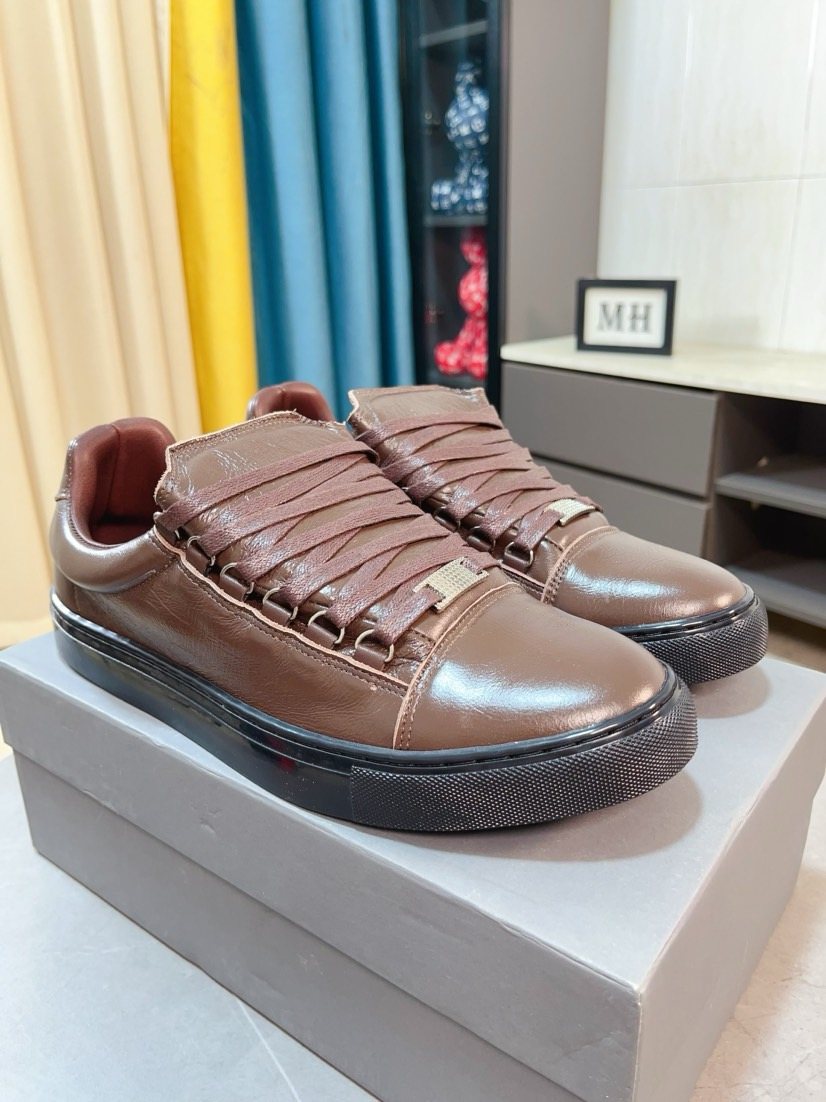 Balenciaga Textured Lace-Up Low-Top Sneakers